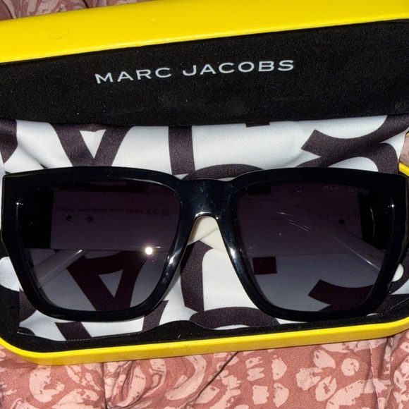 Marc Jacobs Sleek Black Sunglasses - Picture 2 of 11